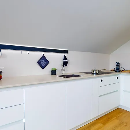 Apartment Am Waldrand Mit Panoramablick | Balkon | 2 Personen + 1 Kleinkind *