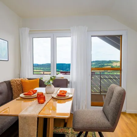 Am Waldrand Mit Panoramablick | Balkon | 2 Personen + 1 Kleinkind
