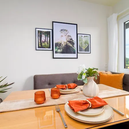 Am Waldrand Mit Panoramablick | Balkon | 2 Personen + 1 Kleinkind Glatten