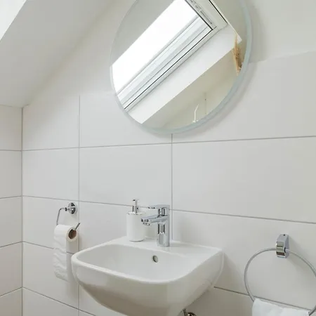 Apartment Am Waldrand Mit Panoramablick | Balkon | 2 Personen + 1 Kleinkind