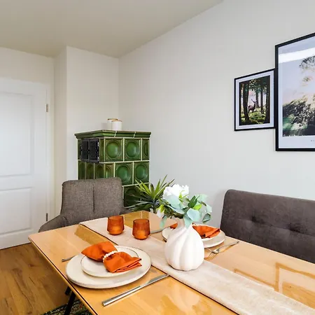 Am Waldrand Mit Panoramablick | Balkon | 2 Personen + 1 Kleinkind *