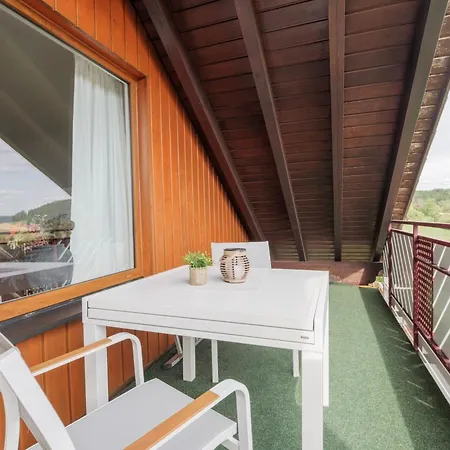 Am Waldrand Mit Panoramablick | Balkon | 2 Personen + 1 Kleinkind